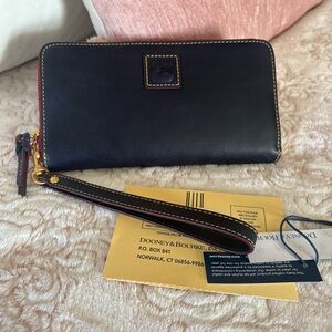 Dooney & Bourke Navy Florentine Large Zip Around Wristlet EUC